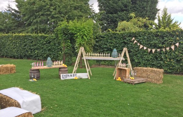 Ideas for using straw bales for weddings