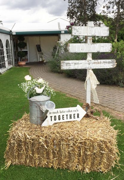 Straw bales for weddings